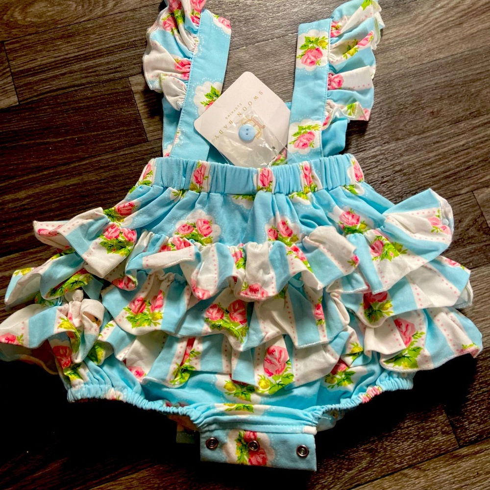 Super cute Elegant Onesie. 6 months